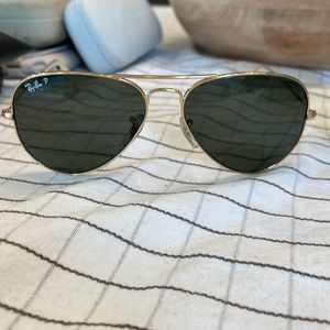 Ray-Ban Classic Polarized Aviator Sunglasses RB3025